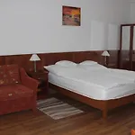 Szieszta Panzio 4* Шарвар