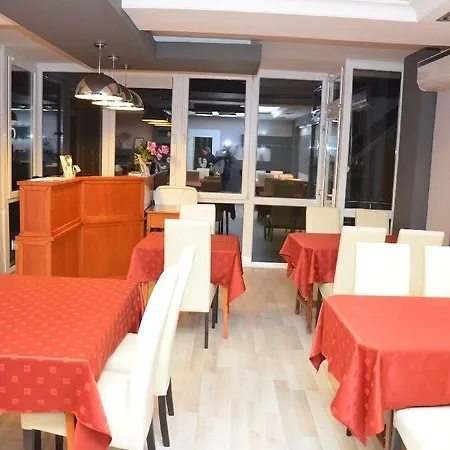 茨埃斯塔佩泽欧酒店 3* Sárvár