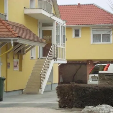 住宿加早餐酒店 茨埃斯塔佩泽欧酒店 3*