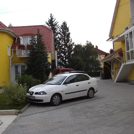 茨埃斯塔佩泽欧酒店 Sárvár