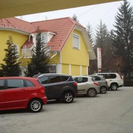 茨埃斯塔佩泽欧酒店 住宿加早餐酒店