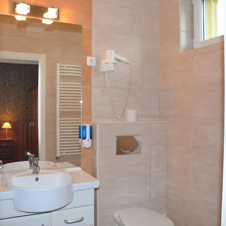 住宿加早餐酒店 茨埃斯塔佩泽欧酒店 Sárvár