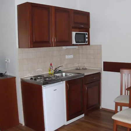 茨埃斯塔佩泽欧酒店 住宿加早餐酒店 3*