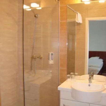 住宿加早餐酒店 茨埃斯塔佩泽欧酒店