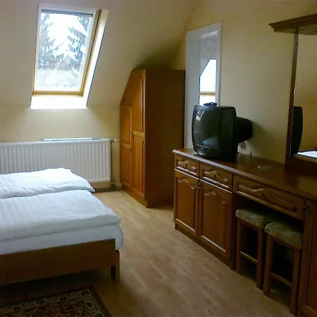 茨埃斯塔佩泽欧酒店 住宿加早餐酒店