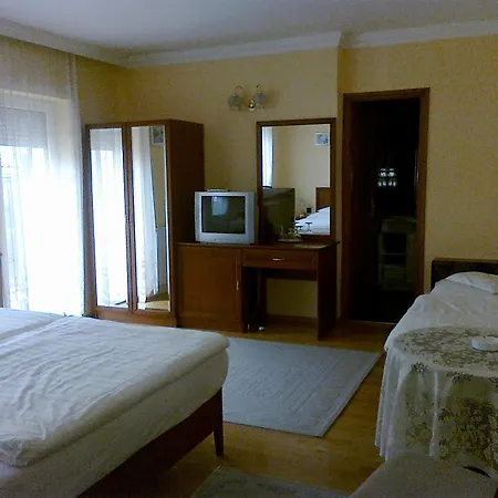 茨埃斯塔佩泽欧酒店 住宿加早餐酒店 3*