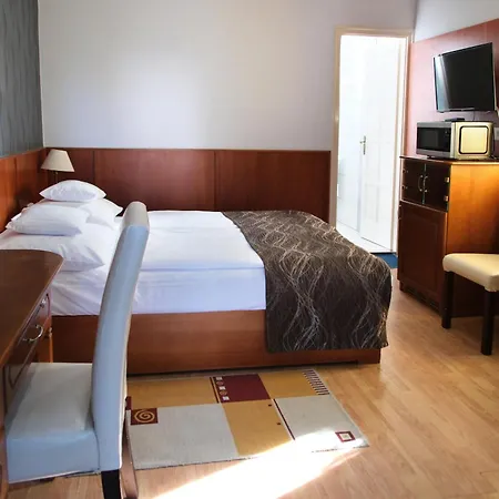 Szieszta Panzió 4*