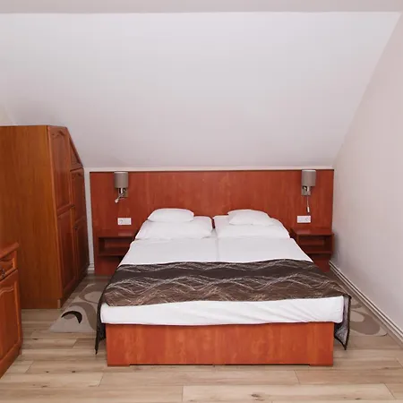 Szieszta Panzió Bed and breakfast