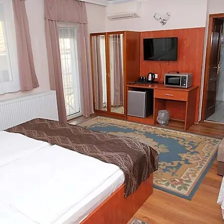 Szieszta Panzio Bed & Breakfast 3*