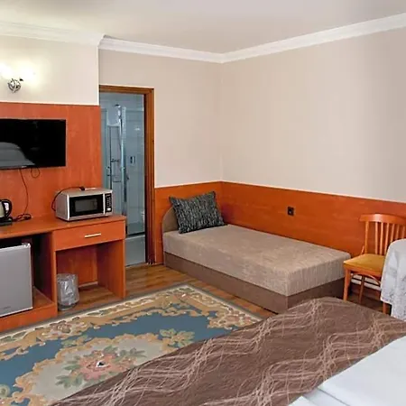 Szieszta Panzio Bed & Breakfast 3*