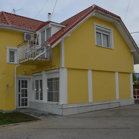 茨埃斯塔佩泽欧酒店 Sárvár