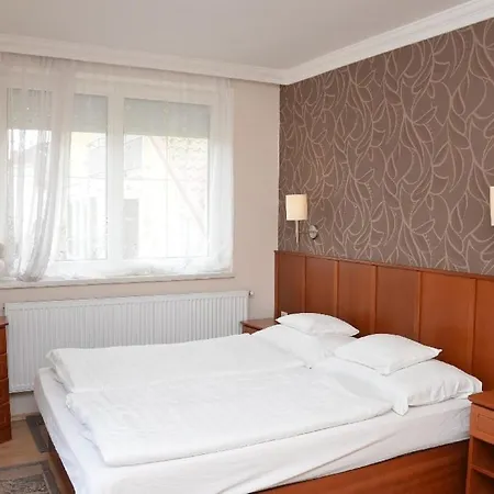Bed & Breakfast Szieszta Panzio 3*